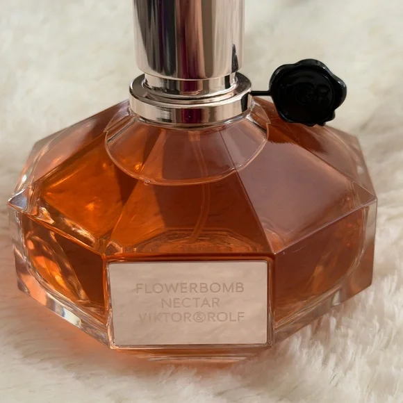 Viktor & Rolf Flowerbomb Nectar Women’s EDP Perfume. Designer. Full size. - Picture 4 of 5